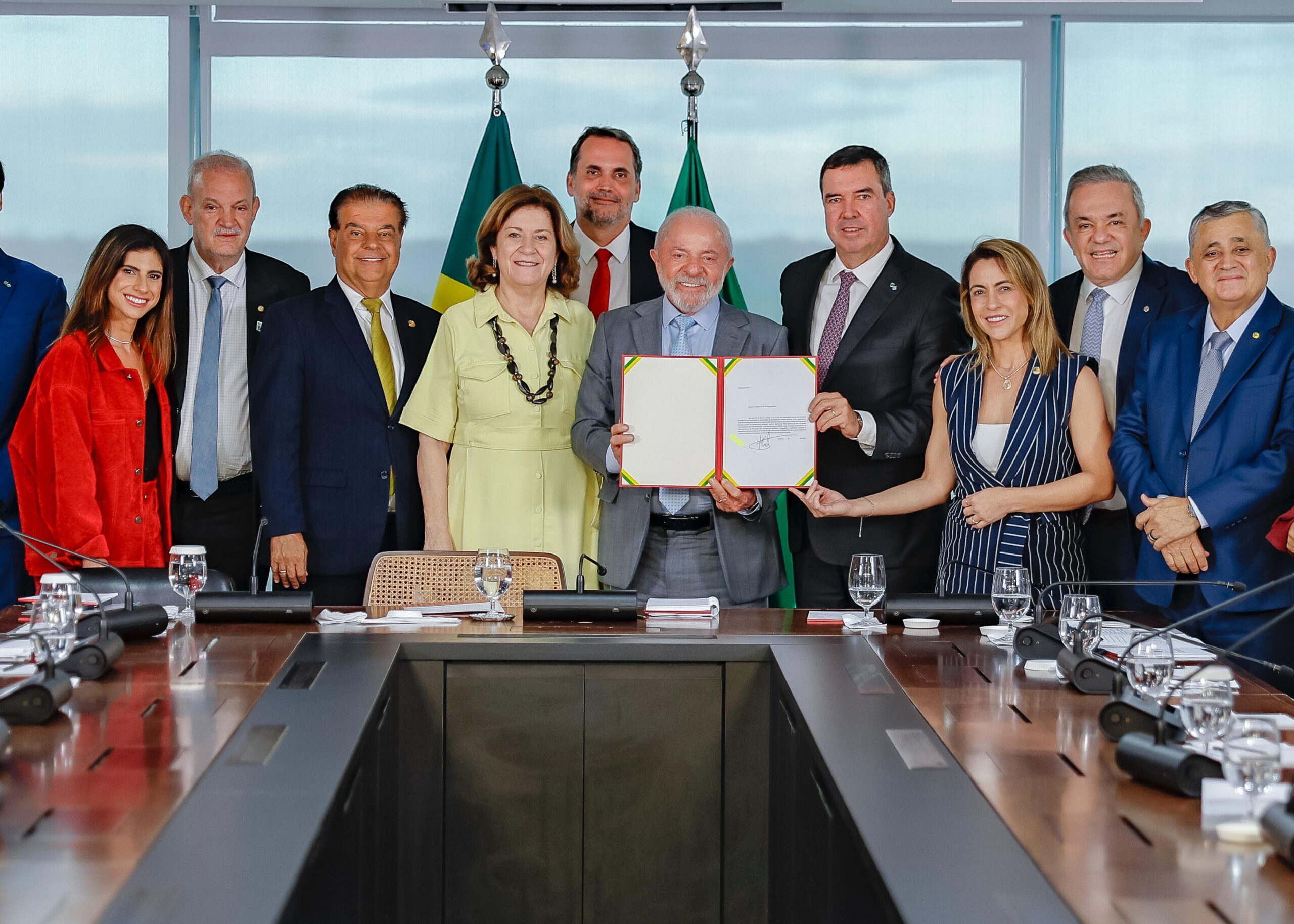 Com articulação de Soraya Thronicke e Vander Loubet, governo Lula destrava mais de R$ 1 bilhão para obras aguardadas há décadas em MS