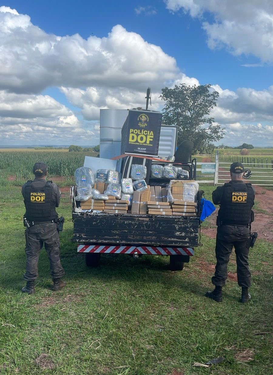 DOF apreende mais de meia tonelada de drogas escondidas em mudança em Dourados