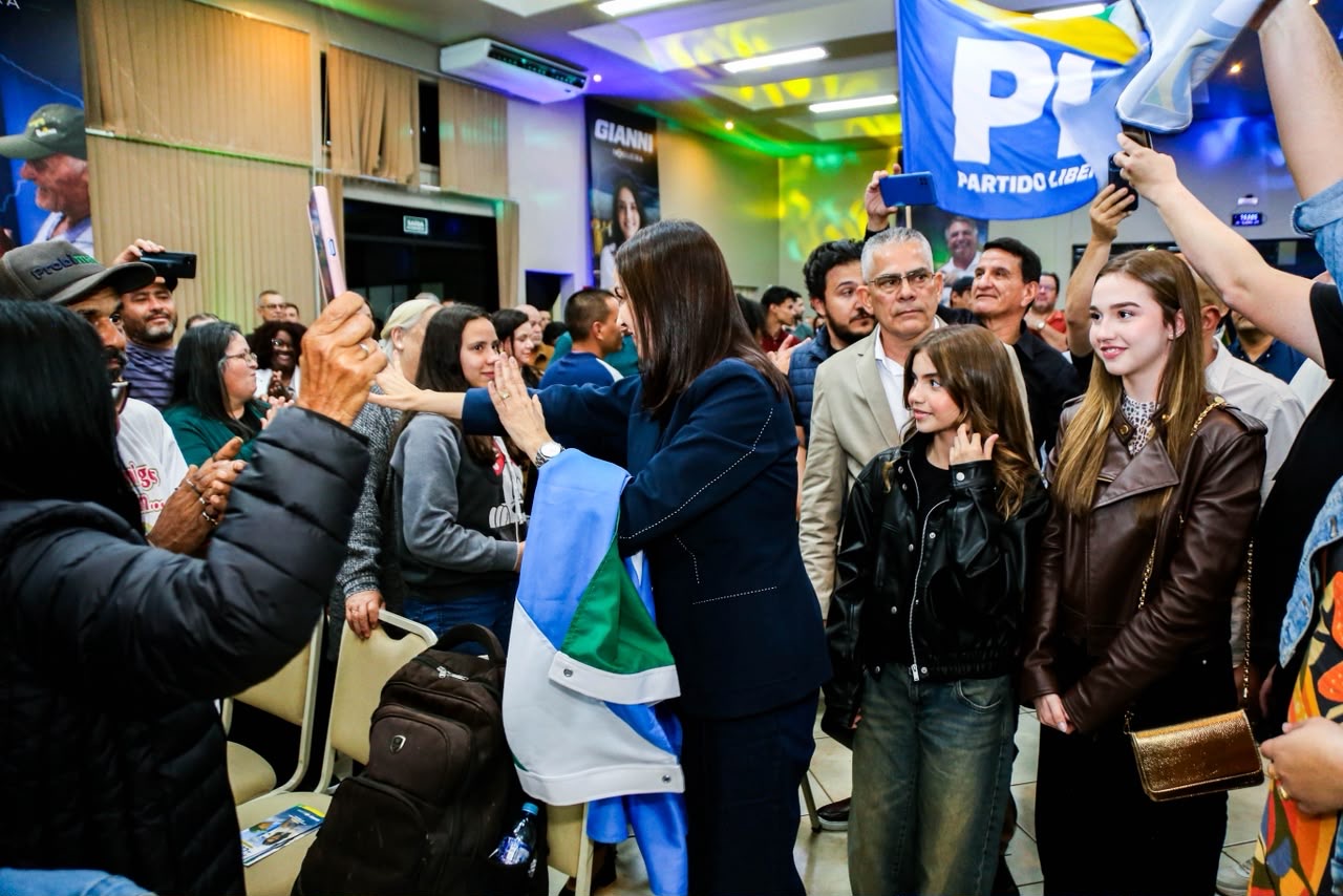Multidão marca pré-candidatura de Gianni e reúne 1,4 mil pessoas em Dourados