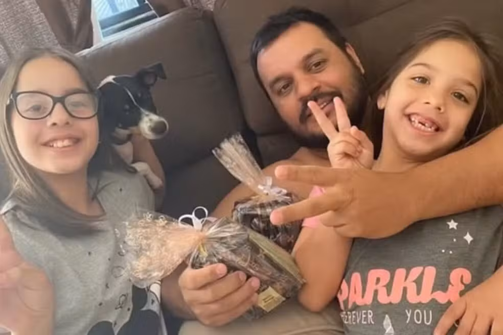 Pai, filhas e cachorrinha mortos em acidente são velados lado a lado em MS
